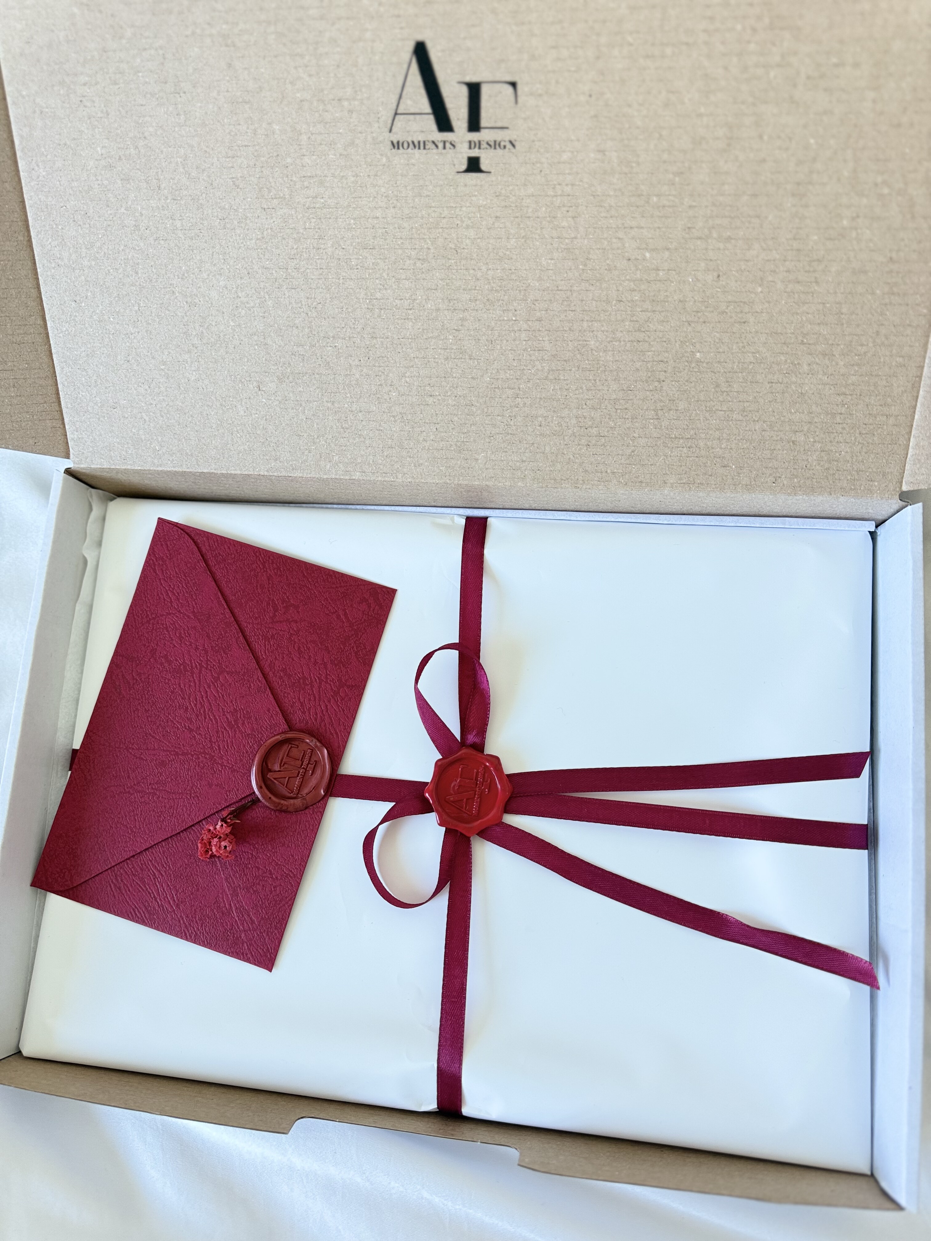 Coffret AF Moments Design avec ruban bordeaux